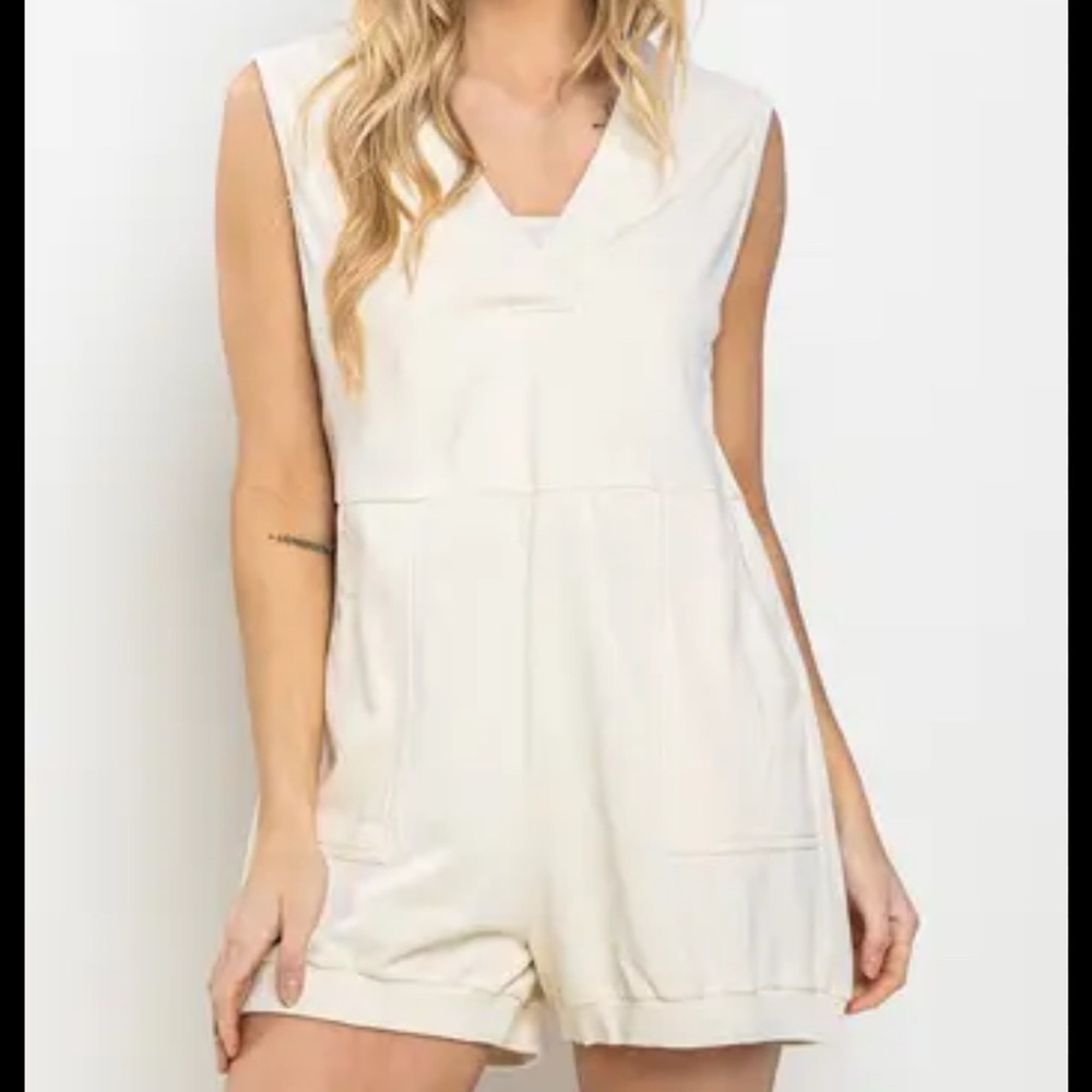 Ces femme Short Sleeve Romper Size Small EUC Cotton blend